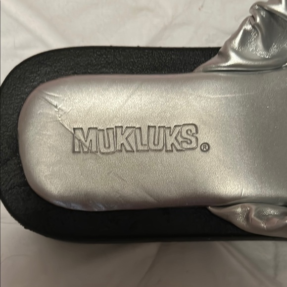 Muk Luks Silver Black Sandals with Chain Embellishment - Picture 2 of 6